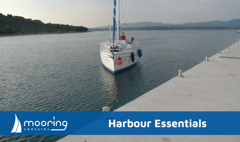 Seitliches Anlegen mit einem Segelboot