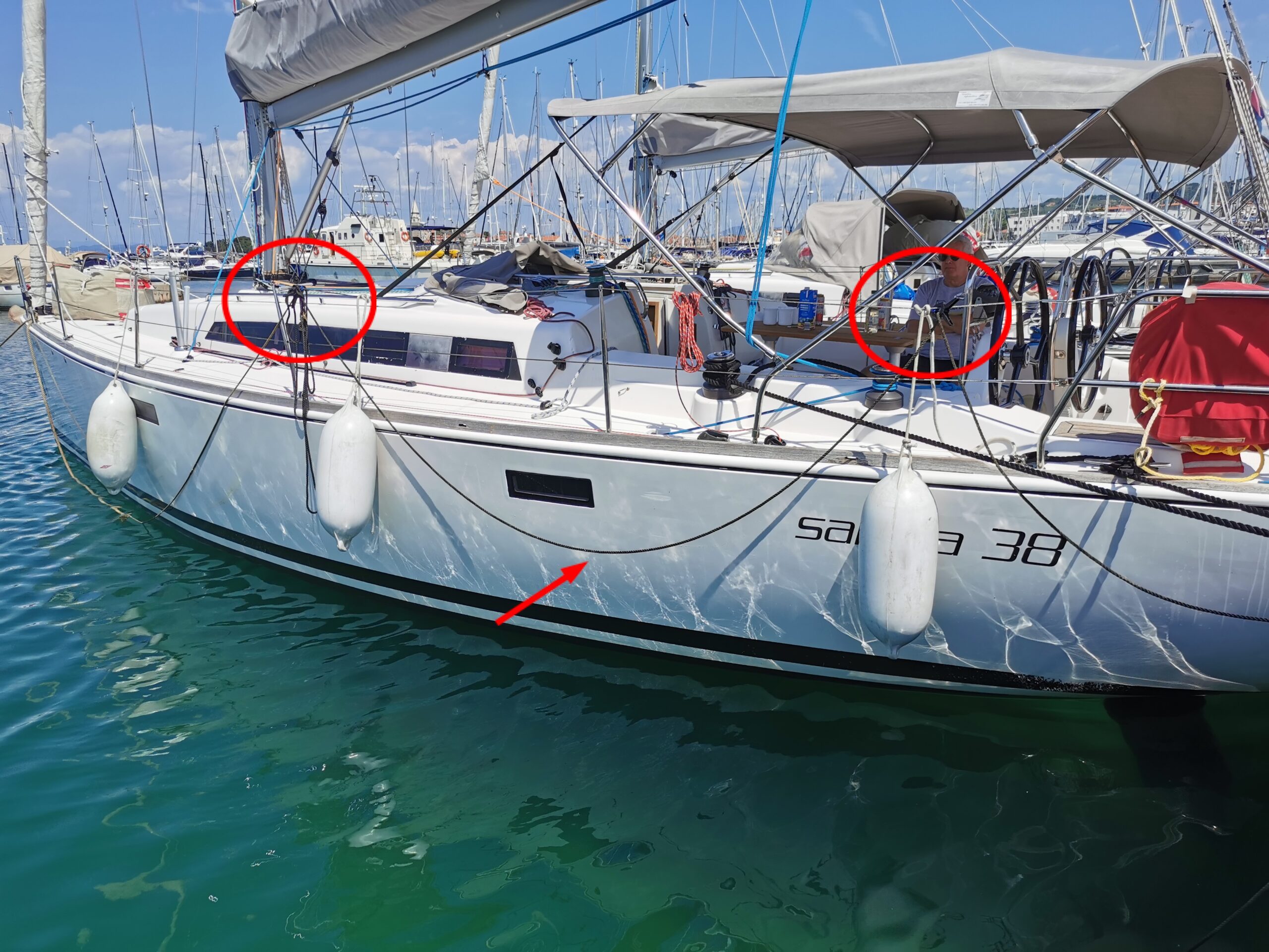 Die Mooring wird ein zweites Mal auf der Reling befestigt